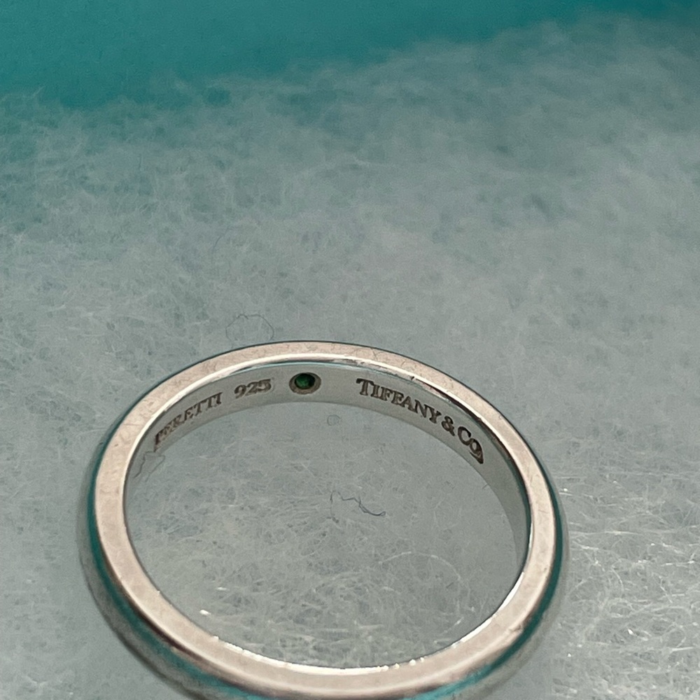 Tiffany & Co. Silver Ring with Green Gemstone - Picture 4 of 6